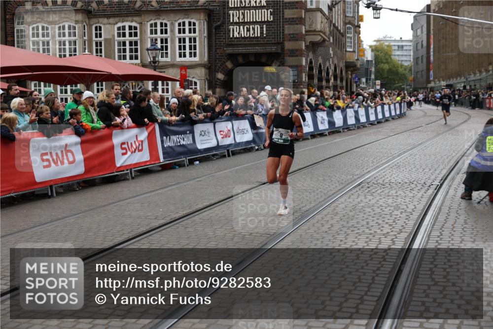 05.10.2025 - 20. swb-Marathon Bremen Yannick Fuchs http://msf.ph/oto/9282583 05.10.2025 12:57:56 Ziel 9, 1088, 2168, 2909 meine-sportfotos.de