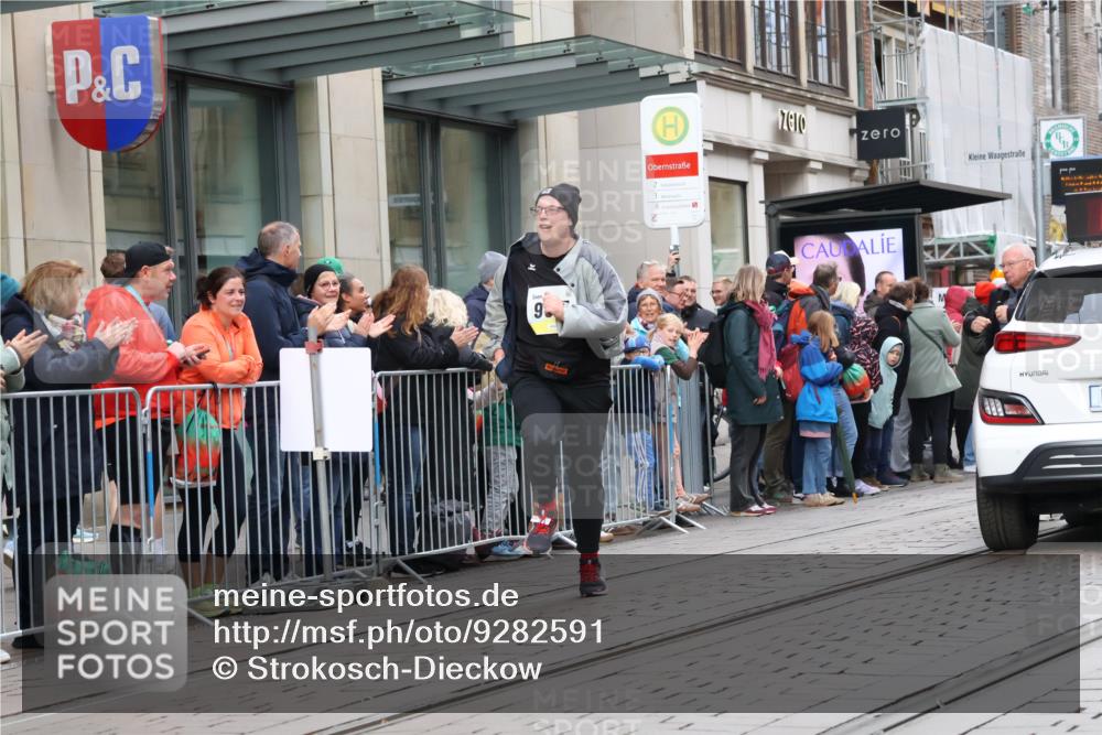05.10.2025 - 20. swb-Marathon Bremen Strokosch-Dieckow http://msf.ph/oto/9282591 05.10.2025 11:22:13 Ziel 9445, 9513, 9857, 10035, 10700, 9445, 9513, 9857, 10035, 10700 meine-sportfotos.de
