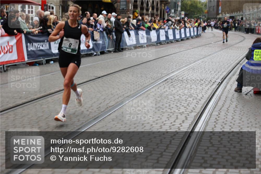 05.10.2025 - 20. swb-Marathon Bremen Yannick Fuchs http://msf.ph/oto/9282608 05.10.2025 12:57:57 Ziel 9, 1088, 2168, 2909 meine-sportfotos.de