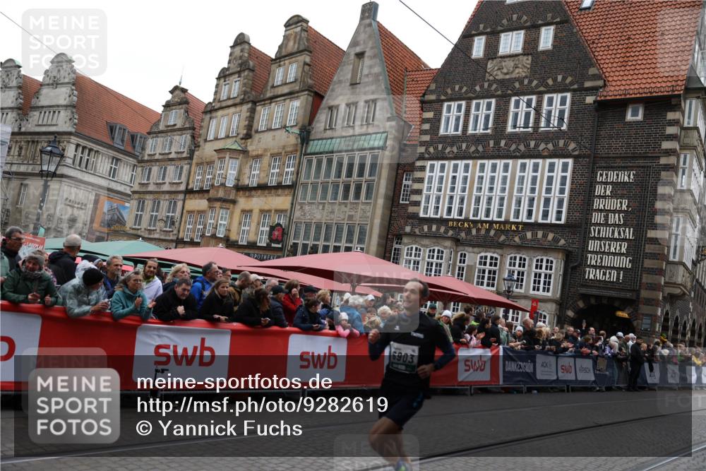 05.10.2025 - 20. swb-Marathon Bremen Yannick Fuchs http://msf.ph/oto/9282619 05.10.2025 12:58:02 Ziel 9, 6903 meine-sportfotos.de