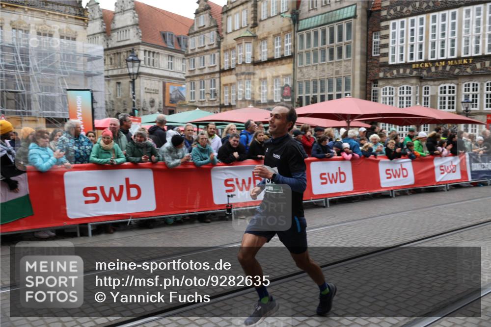 05.10.2025 - 20. swb-Marathon Bremen Yannick Fuchs http://msf.ph/oto/9282635 05.10.2025 12:58:03 Ziel 9, 6903 meine-sportfotos.de