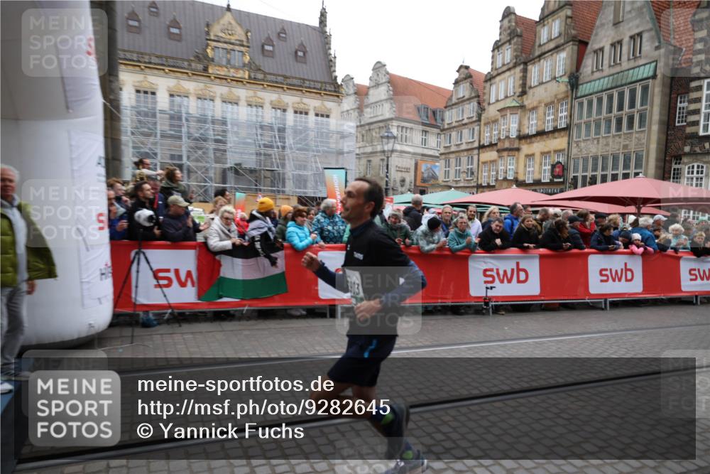 05.10.2025 - 20. swb-Marathon Bremen Yannick Fuchs http://msf.ph/oto/9282645 05.10.2025 12:58:03 Ziel 9, 6903 meine-sportfotos.de