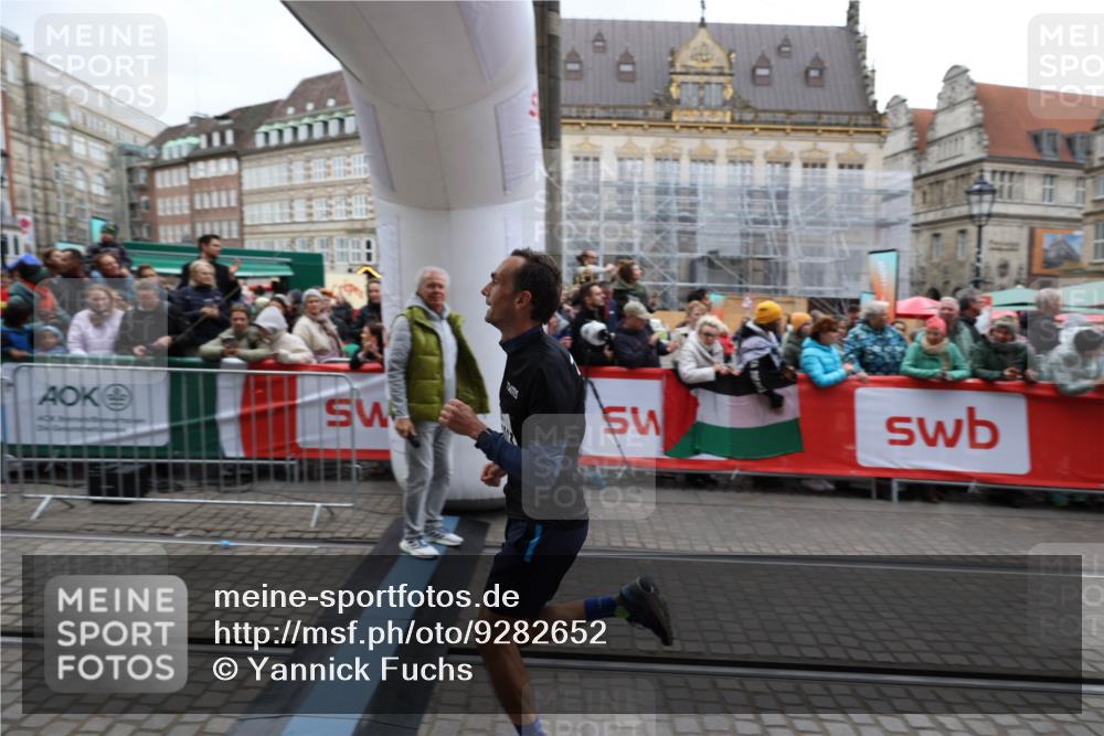 05.10.2025 - 20. swb-Marathon Bremen Yannick Fuchs http://msf.ph/oto/9282652 05.10.2025 12:58:03 Ziel 9, 6903 meine-sportfotos.de