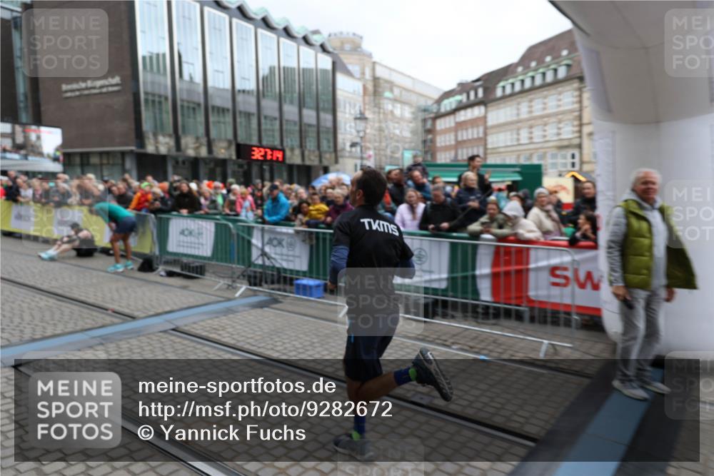05.10.2025 - 20. swb-Marathon Bremen Yannick Fuchs http://msf.ph/oto/9282672 05.10.2025 12:58:04 Ziel 9, 6903 meine-sportfotos.de