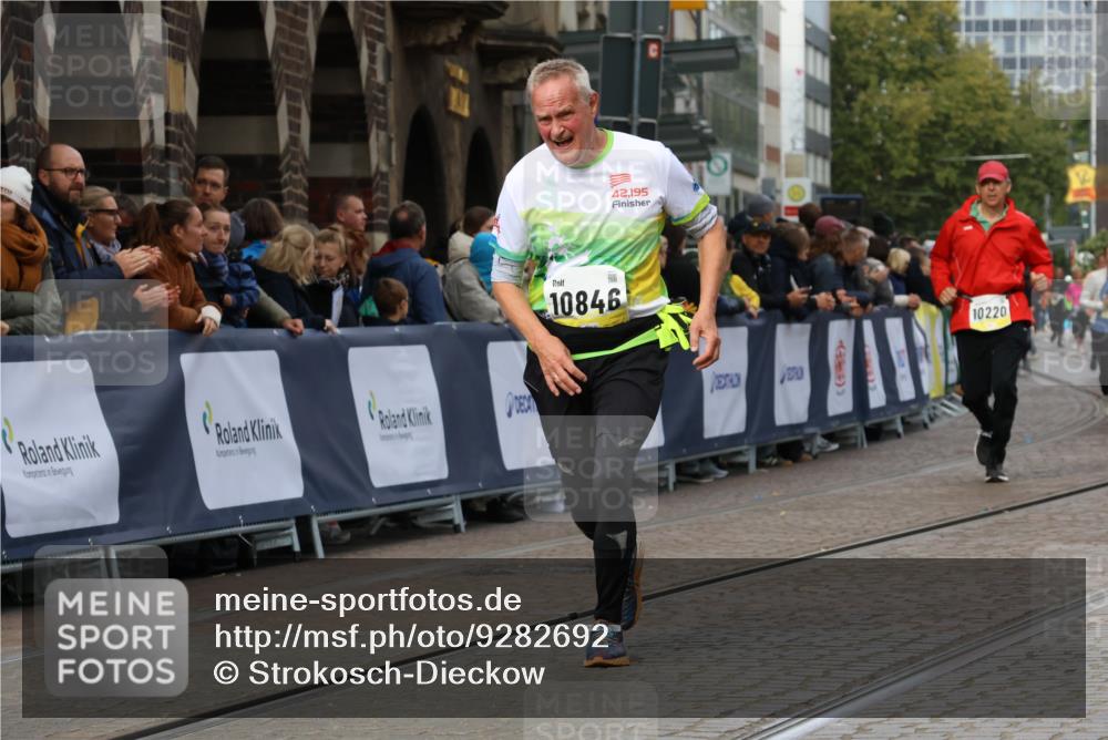 05.10.2025 - 20. swb-Marathon Bremen Strokosch-Dieckow http://msf.ph/oto/9282692 05.10.2025 11:15:59 Ziel 8476, 10355, 10831, 10846, 11375 meine-sportfotos.de