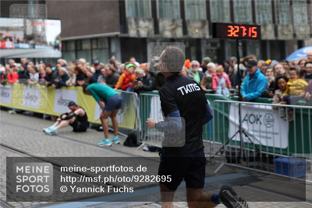 05.10.2025 - 20. swb-Marathon Bremen Yannick Fuchs http://msf.ph/oto/9282695 05.10.2025 12:58:04 Ziel 9, 6903 meine-sportfotos.de