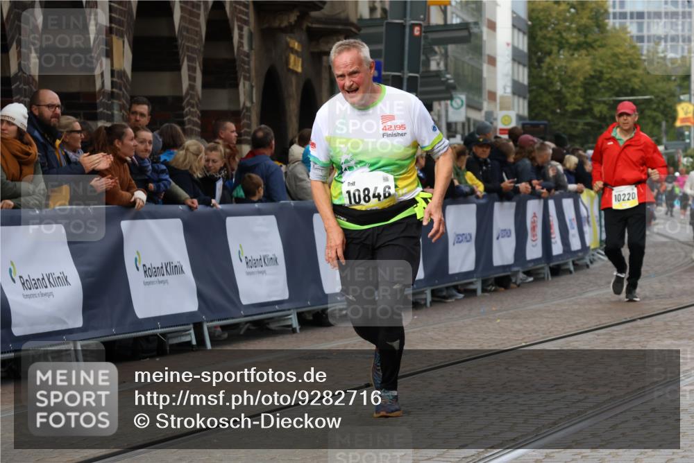 05.10.2025 - 20. swb-Marathon Bremen Strokosch-Dieckow http://msf.ph/oto/9282716 05.10.2025 11:15:59 Ziel 8476, 10355, 10831, 10846, 11375 meine-sportfotos.de