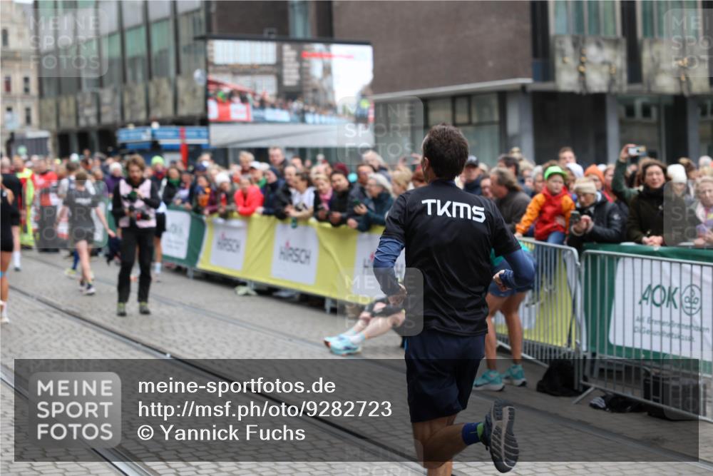 05.10.2025 - 20. swb-Marathon Bremen Yannick Fuchs http://msf.ph/oto/9282723 05.10.2025 12:58:04 Ziel 9, 6903 meine-sportfotos.de
