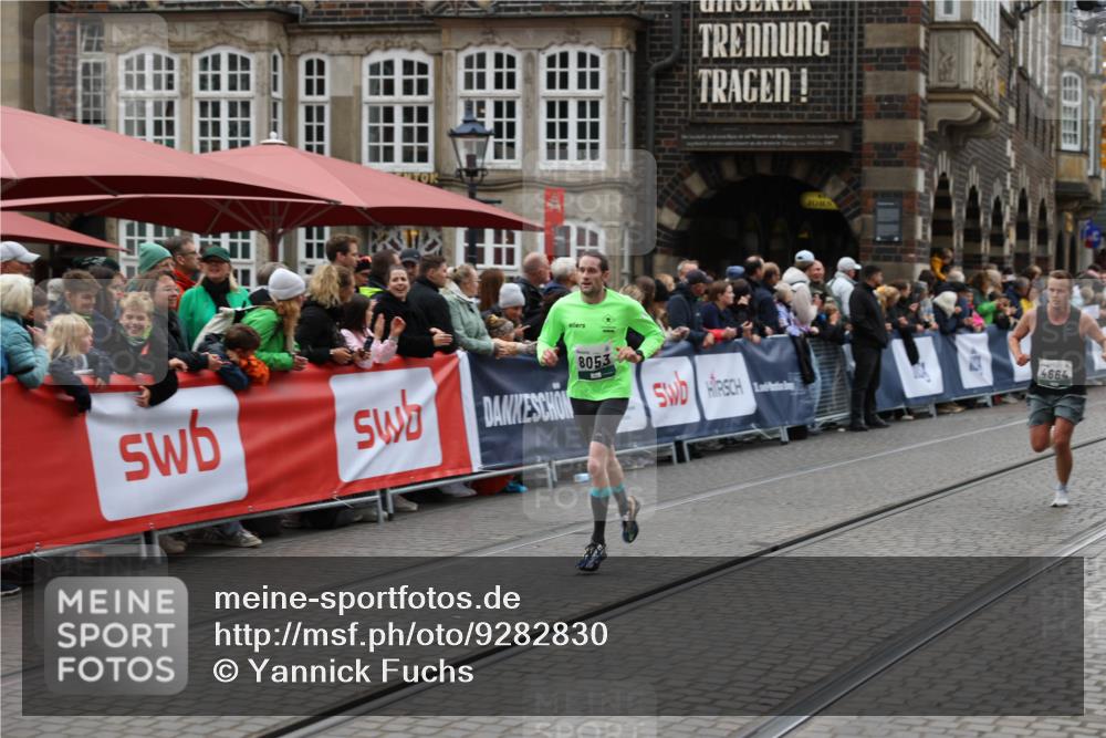 05.10.2025 - 20. swb-Marathon Bremen Yannick Fuchs http://msf.ph/oto/9282830 05.10.2025 12:59:08 Ziel 3435, 5470, 5495, 8053 meine-sportfotos.de