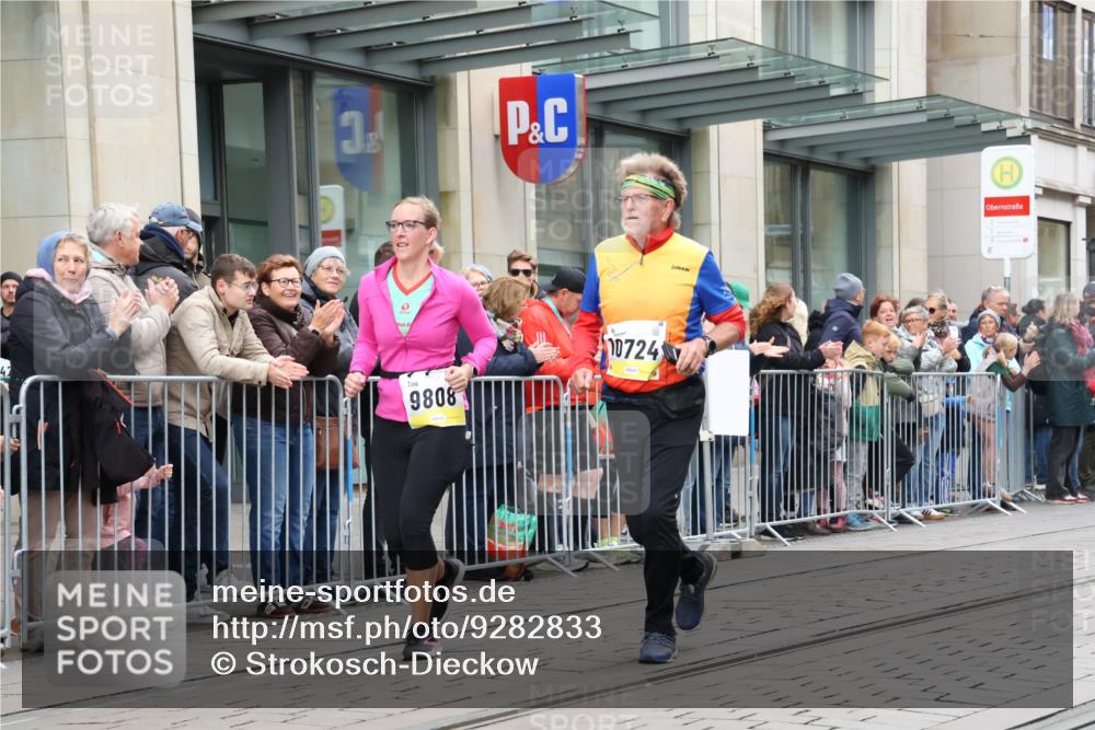 05.10.2025 - 20. swb-Marathon Bremen Strokosch-Dieckow http://msf.ph/oto/9282833 05.10.2025 11:22:48 Ziel 9808, 10724, 9808, 10724 meine-sportfotos.de