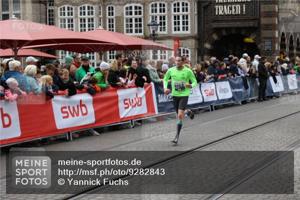05.10.2025 - 20. swb-Marathon Bremen Yannick Fuchs http://msf.ph/oto/9282843 05.10.2025 12:59:09 Ziel 3435, 4664, 5470, 5495, 8053 meine-sportfotos.de