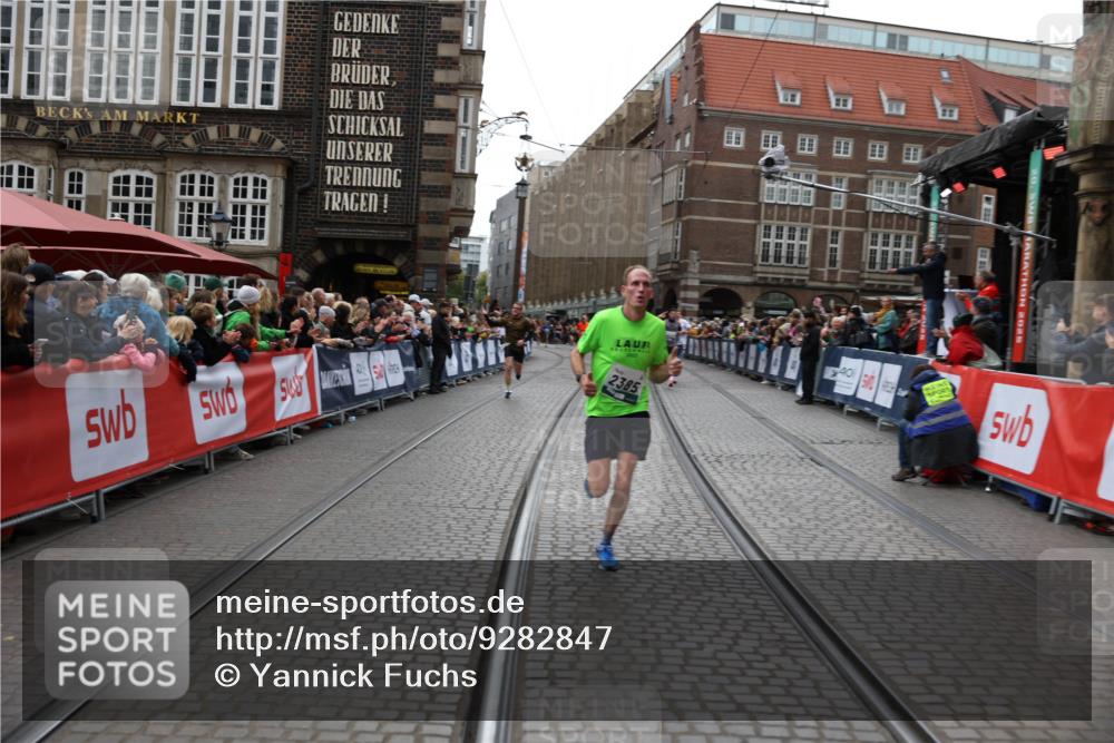 05.10.2025 - 20. swb-Marathon Bremen Yannick Fuchs http://msf.ph/oto/9282847 05.10.2025 12:59:16 Ziel 2385, 4664, 8053 meine-sportfotos.de
