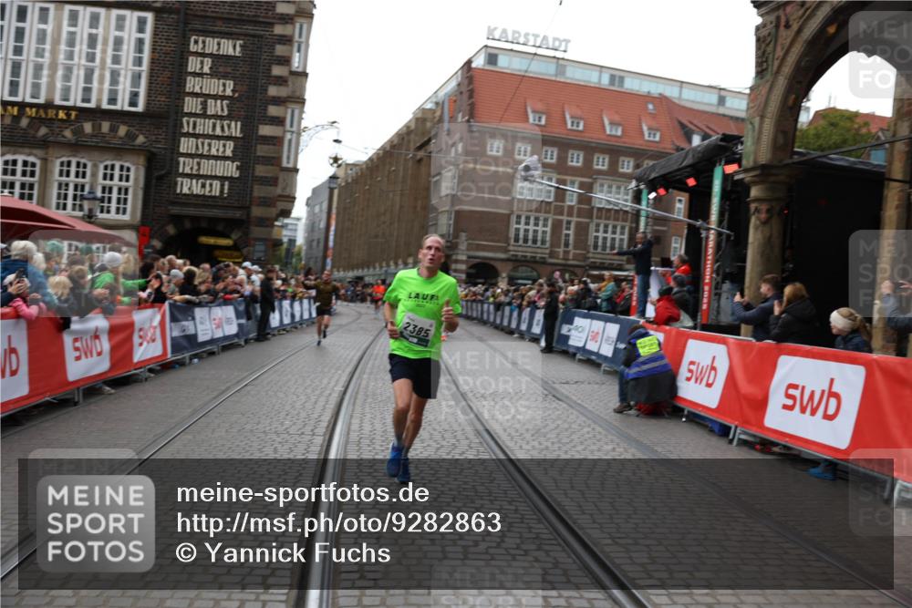 05.10.2025 - 20. swb-Marathon Bremen Yannick Fuchs http://msf.ph/oto/9282863 05.10.2025 12:59:16 Ziel 2385, 4664, 8053 meine-sportfotos.de