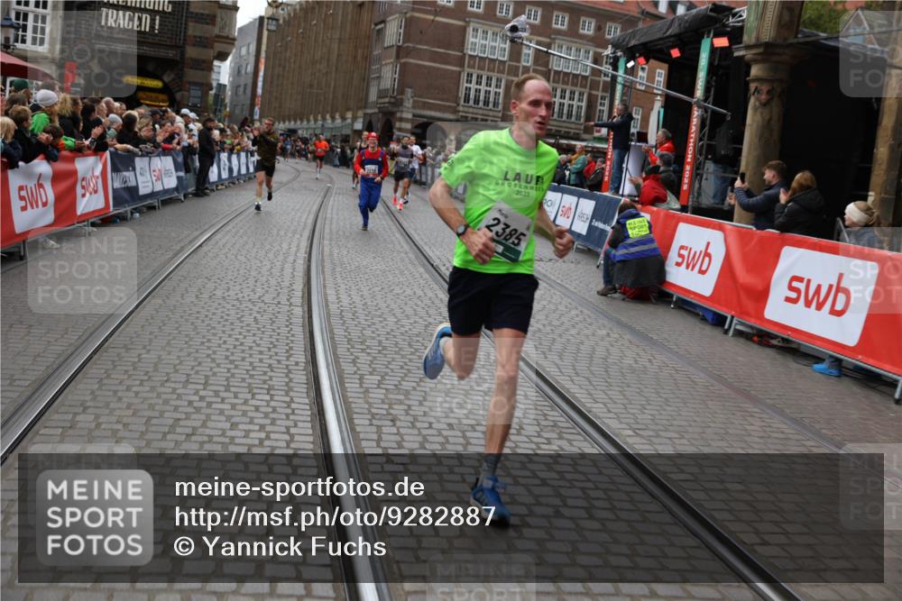 05.10.2025 - 20. swb-Marathon Bremen Yannick Fuchs http://msf.ph/oto/9282887 05.10.2025 12:59:16 Ziel 2385, 4664, 8053 meine-sportfotos.de