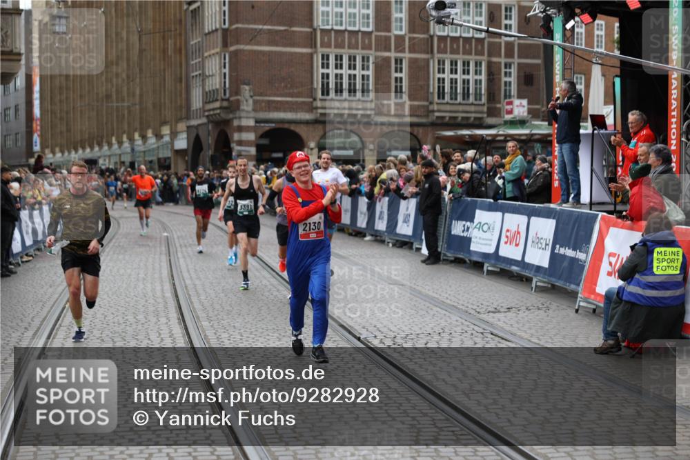 05.10.2025 - 20. swb-Marathon Bremen Yannick Fuchs http://msf.ph/oto/9282928 05.10.2025 12:59:18 Ziel 2130, 2385, 4158, 4664, 8053 meine-sportfotos.de
