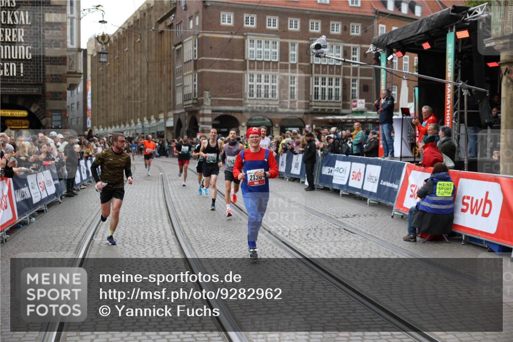 05.10.2025 - 20. swb-Marathon Bremen Yannick Fuchs http://msf.ph/oto/9282962 05.10.2025 12:59:18 Ziel 2130, 2385, 4158, 4664, 8053 meine-sportfotos.de