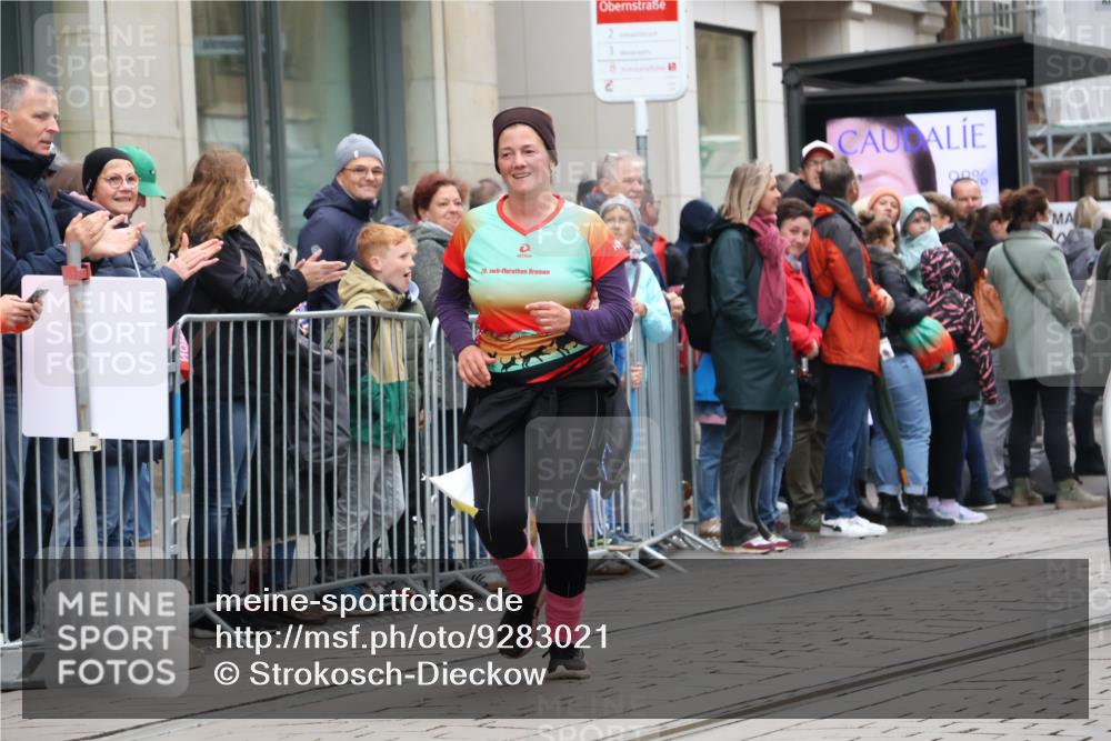 05.10.2025 - 20. swb-Marathon Bremen Strokosch-Dieckow http://msf.ph/oto/9283021 05.10.2025 11:23:27 Ziel 10774, 10774 meine-sportfotos.de