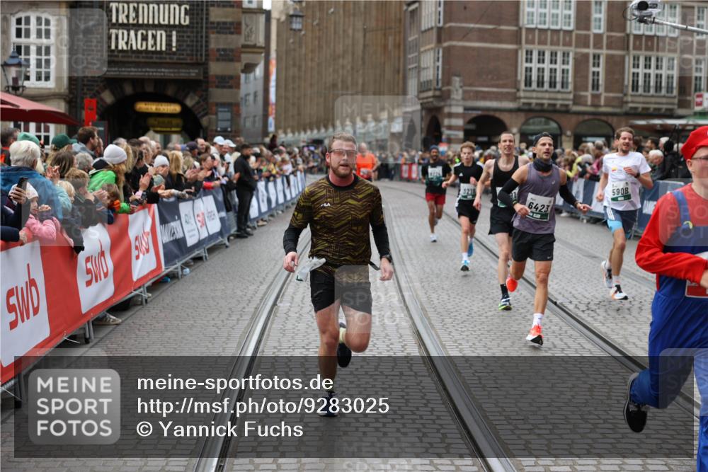05.10.2025 - 20. swb-Marathon Bremen Yannick Fuchs http://msf.ph/oto/9283025 05.10.2025 12:59:19 Ziel 2130, 2385, 4158, 4664, 5908, 6423 meine-sportfotos.de