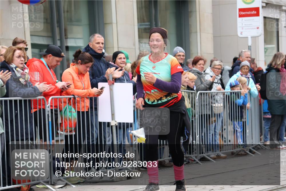 05.10.2025 - 20. swb-Marathon Bremen Strokosch-Dieckow http://msf.ph/oto/9283033 05.10.2025 11:23:27 Ziel 10774, 10774 meine-sportfotos.de