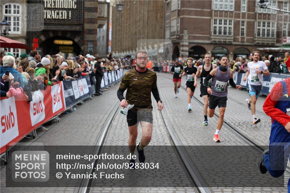 05.10.2025 - 20. swb-Marathon Bremen Yannick Fuchs http://msf.ph/oto/9283034 05.10.2025 12:59:19 Ziel 2130, 2385, 4158, 4664, 5908, 6423 meine-sportfotos.de