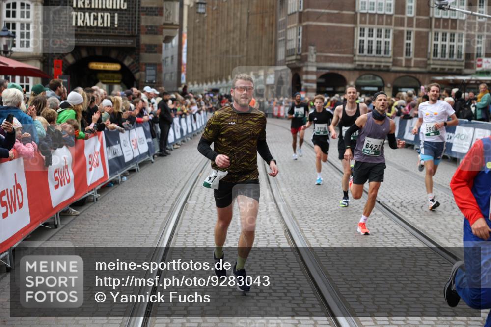 05.10.2025 - 20. swb-Marathon Bremen Yannick Fuchs http://msf.ph/oto/9283043 05.10.2025 12:59:19 Ziel 2130, 2385, 4158, 4664, 5908, 6423 meine-sportfotos.de