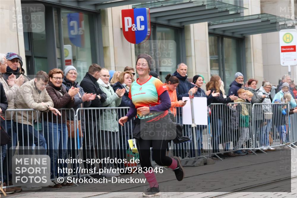05.10.2025 - 20. swb-Marathon Bremen Strokosch-Dieckow http://msf.ph/oto/9283046 05.10.2025 11:23:28 Ziel 10774, 10774 meine-sportfotos.de