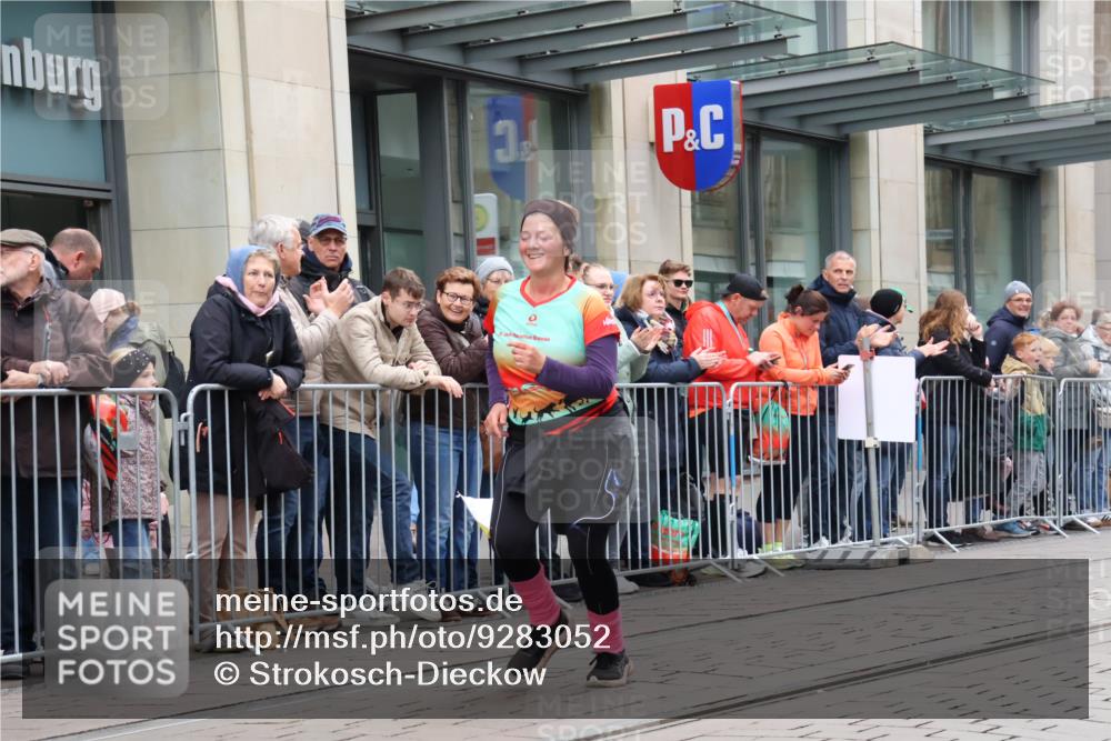 05.10.2025 - 20. swb-Marathon Bremen Strokosch-Dieckow http://msf.ph/oto/9283052 05.10.2025 11:23:29 Ziel 10774, 10774 meine-sportfotos.de