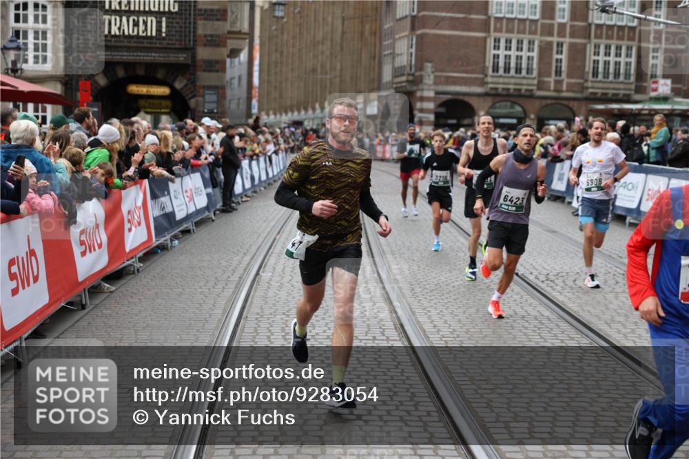 05.10.2025 - 20. swb-Marathon Bremen Yannick Fuchs http://msf.ph/oto/9283054 05.10.2025 12:59:19 Ziel 2130, 2385, 4158, 4664, 5908, 6423 meine-sportfotos.de