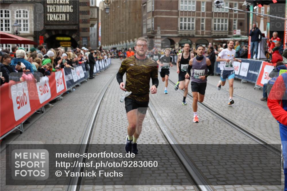 05.10.2025 - 20. swb-Marathon Bremen Yannick Fuchs http://msf.ph/oto/9283060 05.10.2025 12:59:20 Ziel 2130, 2385, 3219, 3391, 4158, 5908, 6423 meine-sportfotos.de