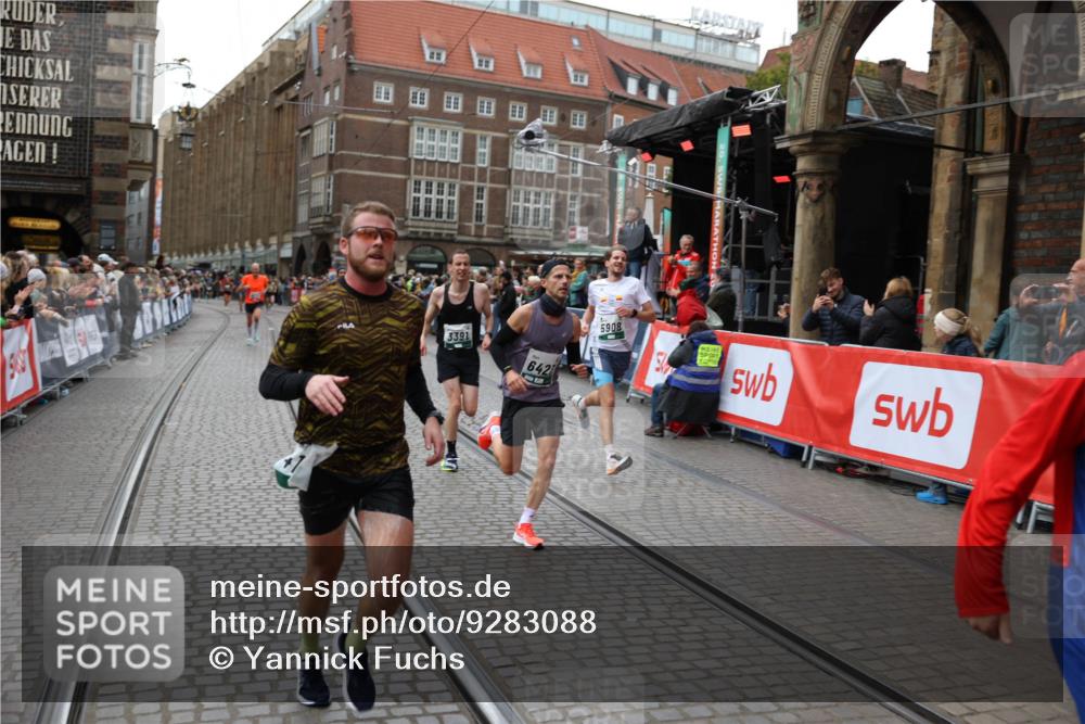 05.10.2025 - 20. swb-Marathon Bremen Yannick Fuchs http://msf.ph/oto/9283088 05.10.2025 12:59:20 Ziel 2130, 2385, 3219, 3391, 4158, 5908, 6423 meine-sportfotos.de