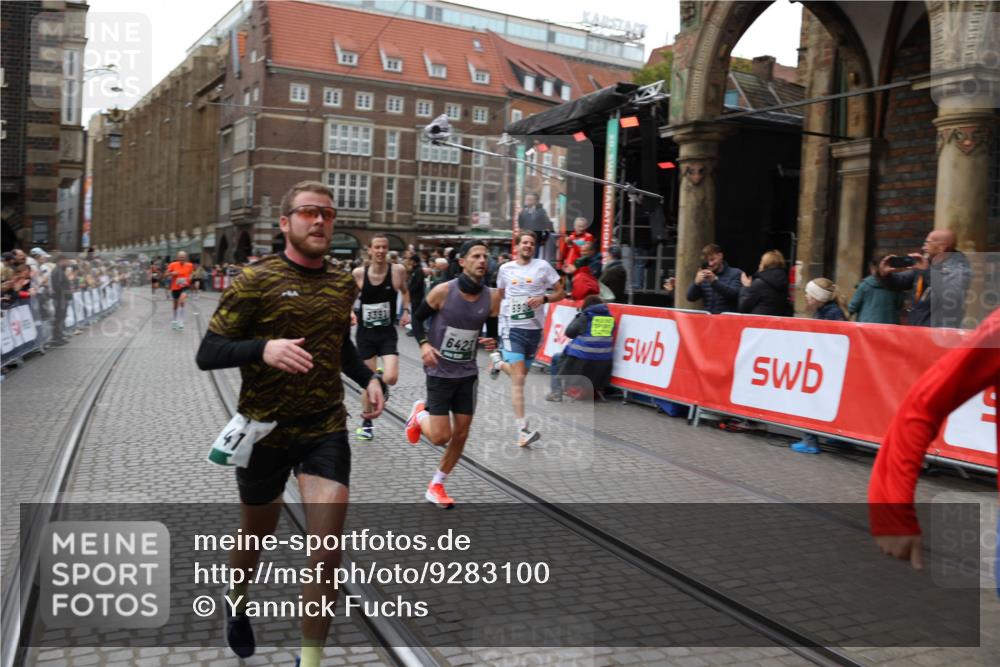 05.10.2025 - 20. swb-Marathon Bremen Yannick Fuchs http://msf.ph/oto/9283100 05.10.2025 12:59:20 Ziel 2130, 2385, 3219, 3391, 4158, 5908, 6423 meine-sportfotos.de
