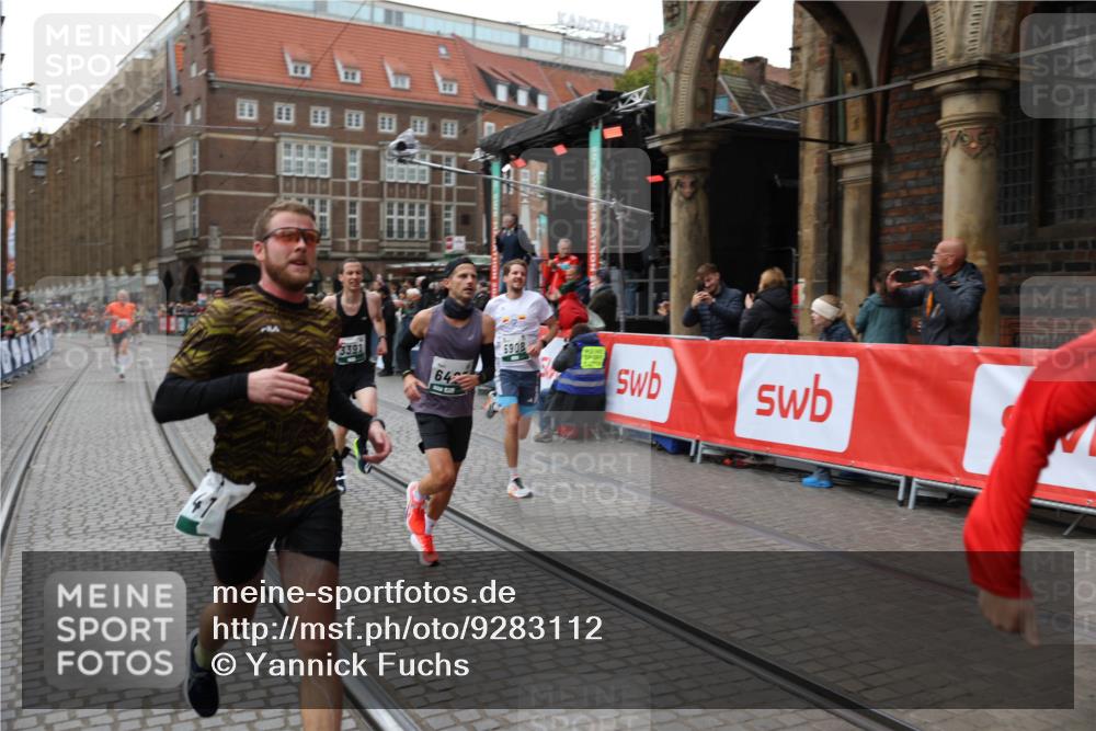 05.10.2025 - 20. swb-Marathon Bremen Yannick Fuchs http://msf.ph/oto/9283112 05.10.2025 12:59:20 Ziel 2130, 2385, 3219, 3391, 4158, 5908, 6423 meine-sportfotos.de