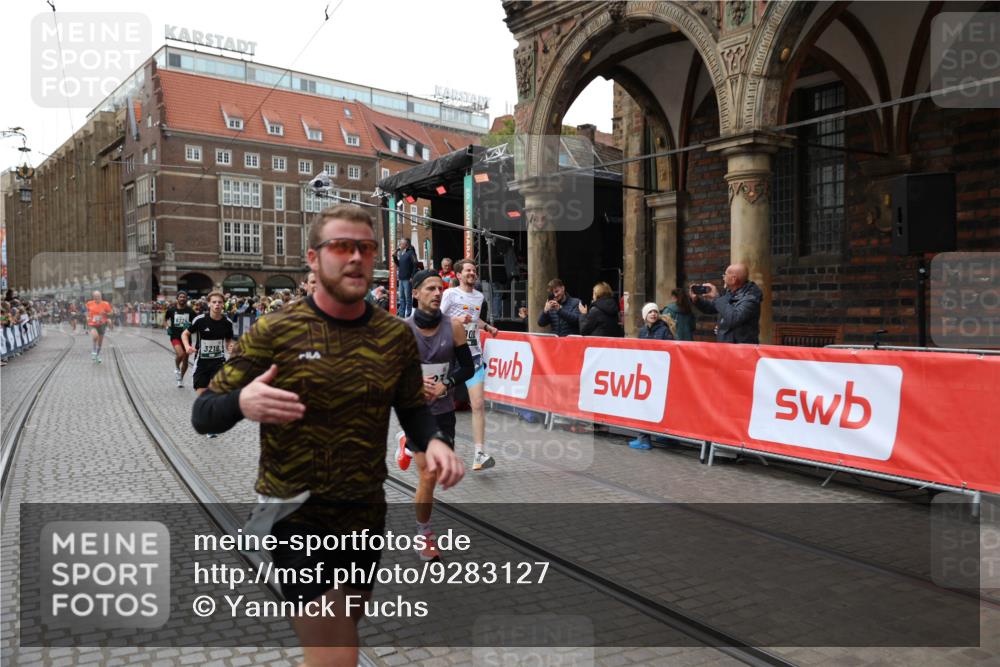 05.10.2025 - 20. swb-Marathon Bremen Yannick Fuchs http://msf.ph/oto/9283127 05.10.2025 12:59:20 Ziel 2130, 2385, 3219, 3391, 4158, 5908, 6423 meine-sportfotos.de