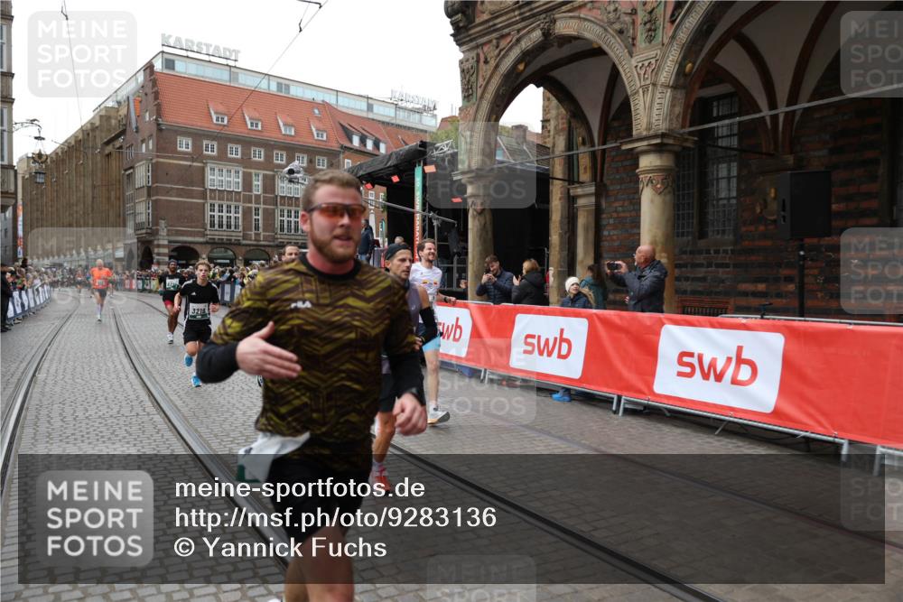 05.10.2025 - 20. swb-Marathon Bremen Yannick Fuchs http://msf.ph/oto/9283136 05.10.2025 12:59:20 Ziel 2130, 2385, 3219, 3391, 4158, 5908, 6423 meine-sportfotos.de