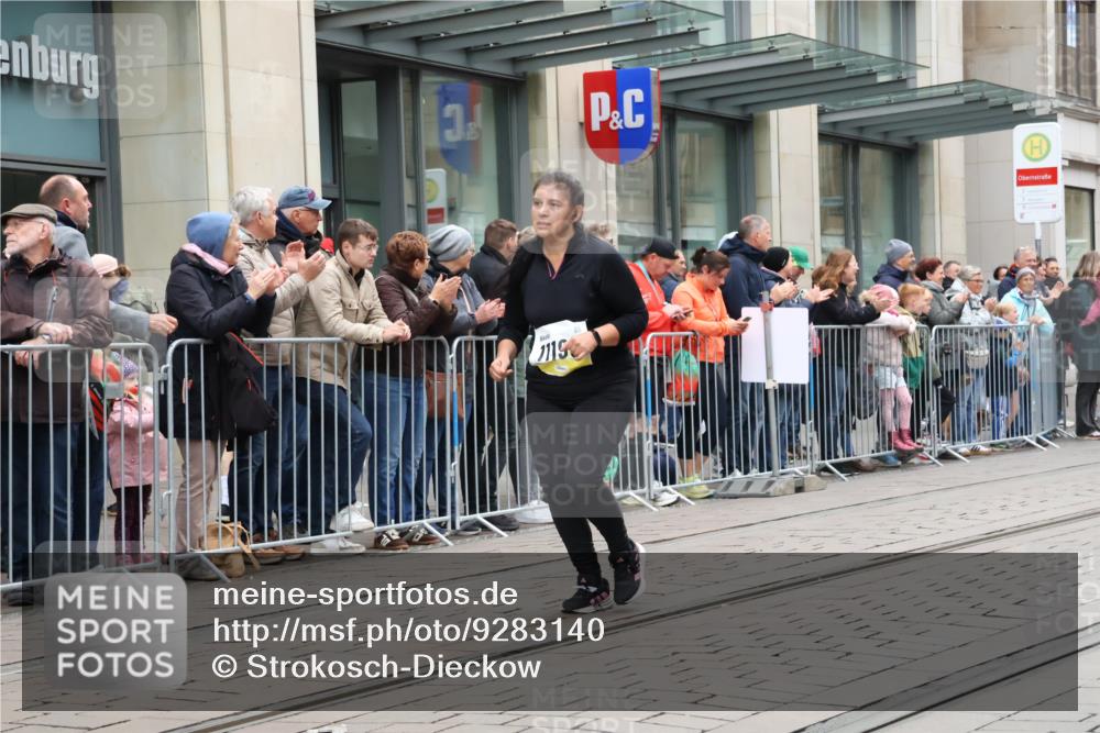 05.10.2025 - 20. swb-Marathon Bremen Strokosch-Dieckow http://msf.ph/oto/9283140 05.10.2025 11:23:48 Ziel 9733, 10774, 11190, 9733, 10774, 11190 meine-sportfotos.de