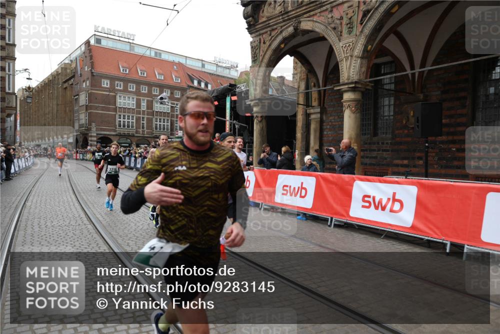 05.10.2025 - 20. swb-Marathon Bremen Yannick Fuchs http://msf.ph/oto/9283145 05.10.2025 12:59:21 Ziel 2130, 2385, 3219, 3391, 4158, 5908, 6224, 6423 meine-sportfotos.de