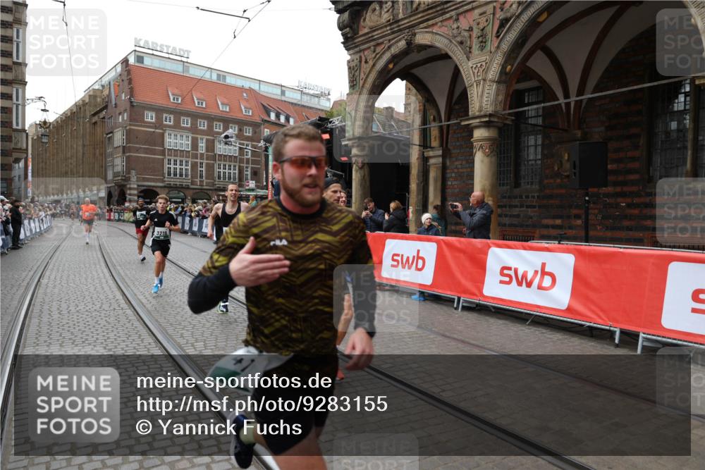 05.10.2025 - 20. swb-Marathon Bremen Yannick Fuchs http://msf.ph/oto/9283155 05.10.2025 12:59:21 Ziel 2130, 2385, 3219, 3391, 4158, 5908, 6224, 6423 meine-sportfotos.de