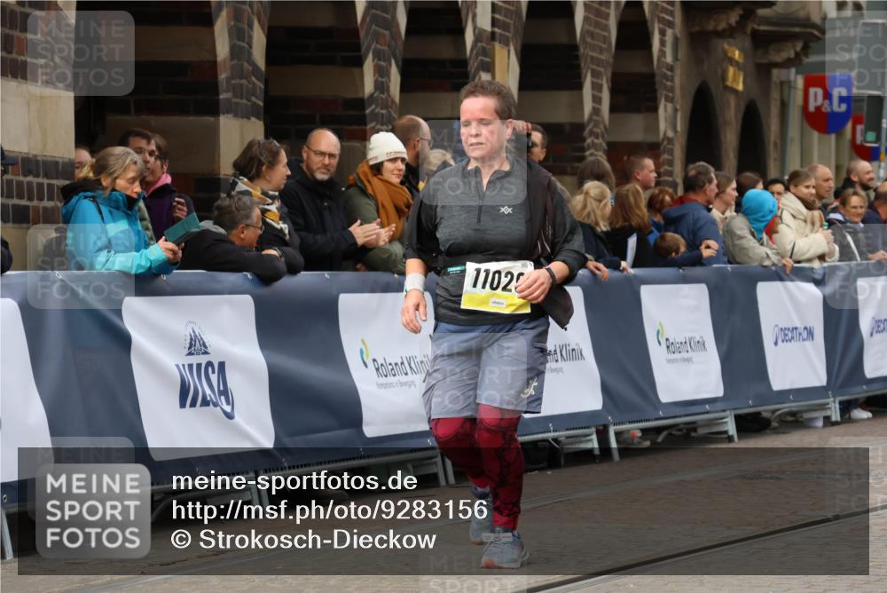 05.10.2025 - 20. swb-Marathon Bremen Strokosch-Dieckow http://msf.ph/oto/9283156 05.10.2025 11:16:20 Ziel 7110, 10023, 10083, 10379, 10450, 11029, 11247, 11358 meine-sportfotos.de