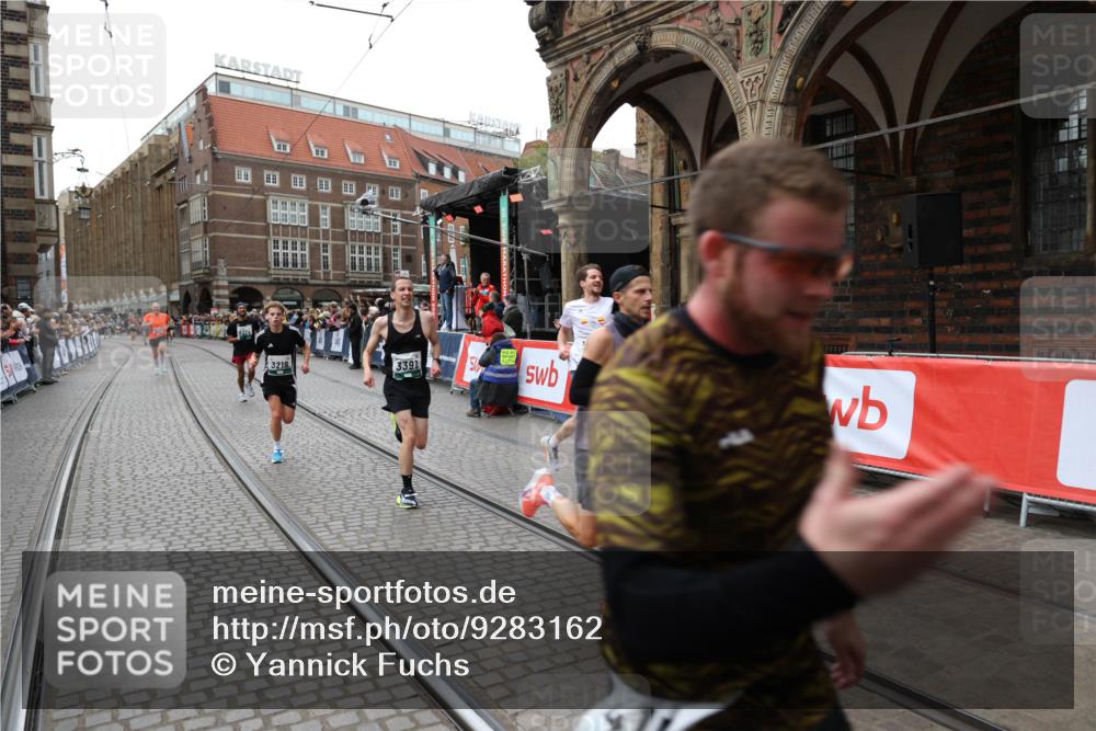 05.10.2025 - 20. swb-Marathon Bremen Yannick Fuchs http://msf.ph/oto/9283162 05.10.2025 12:59:21 Ziel 2130, 2385, 3219, 3391, 4158, 5908, 6224, 6423 meine-sportfotos.de
