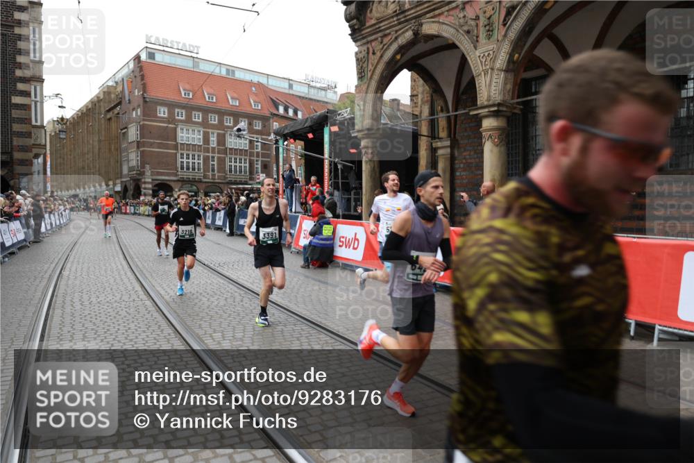 05.10.2025 - 20. swb-Marathon Bremen Yannick Fuchs http://msf.ph/oto/9283176 05.10.2025 12:59:21 Ziel 2130, 2385, 3219, 3391, 4158, 5908, 6224, 6423 meine-sportfotos.de