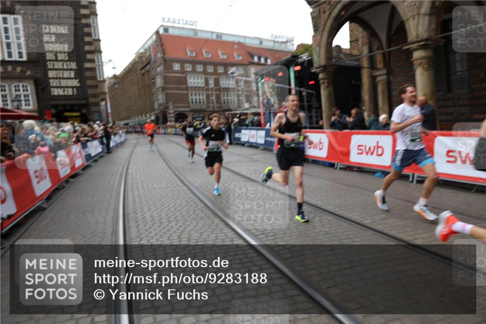 05.10.2025 - 20. swb-Marathon Bremen Yannick Fuchs http://msf.ph/oto/9283188 05.10.2025 12:59:21 Ziel 2130, 2385, 3219, 3391, 4158, 5908, 6224, 6423 meine-sportfotos.de