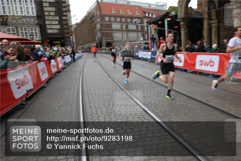 05.10.2025 - 20. swb-Marathon Bremen Yannick Fuchs http://msf.ph/oto/9283198 05.10.2025 12:59:21 Ziel 2130, 2385, 3219, 3391, 4158, 5908, 6224, 6423 meine-sportfotos.de