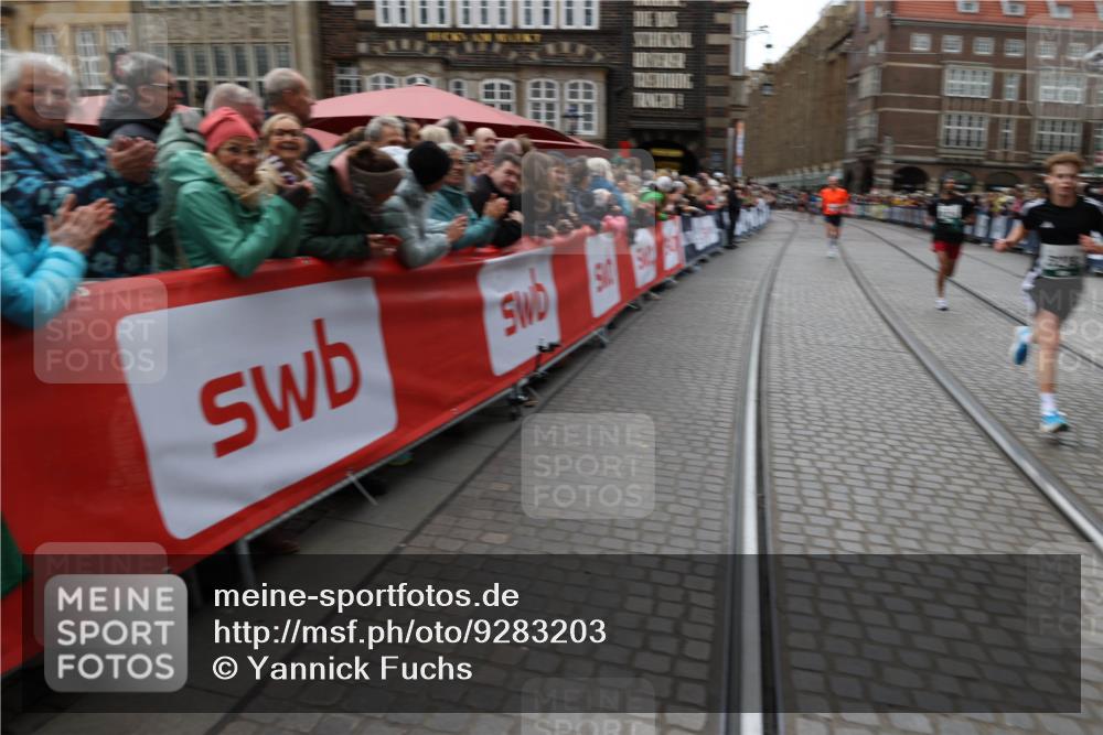 05.10.2025 - 20. swb-Marathon Bremen Yannick Fuchs http://msf.ph/oto/9283203 05.10.2025 12:59:21 Ziel 2130, 2385, 3219, 3391, 4158, 5908, 6224, 6423 meine-sportfotos.de