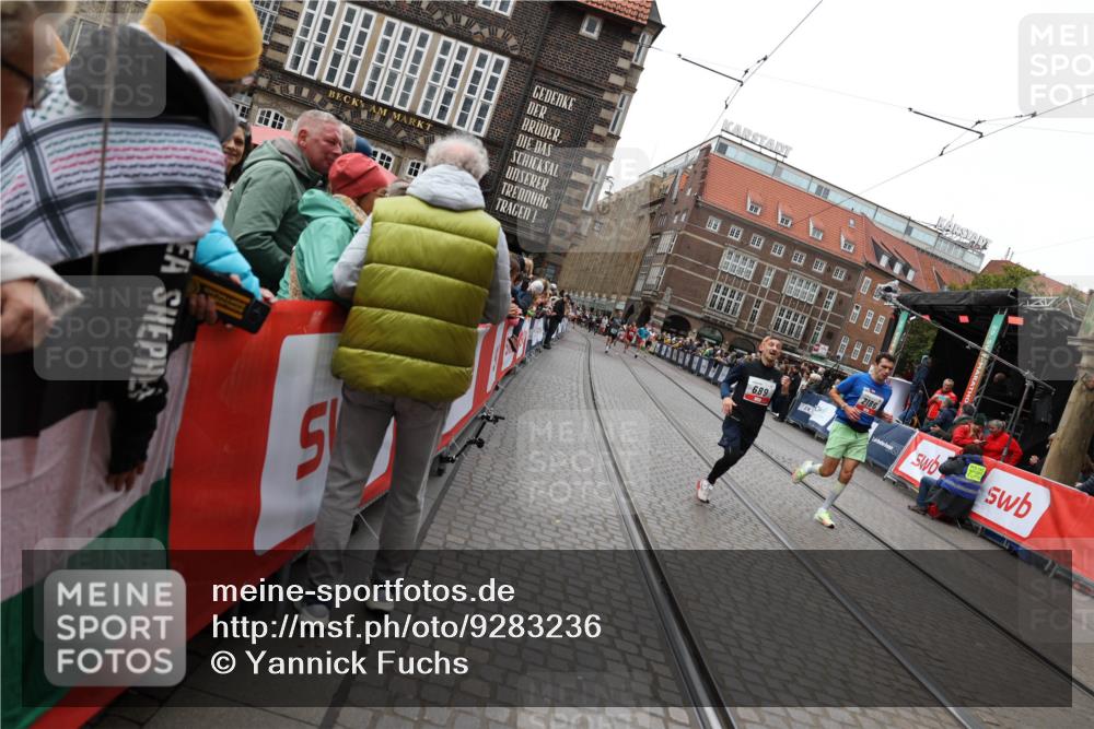 05.10.2025 - 20. swb-Marathon Bremen Yannick Fuchs http://msf.ph/oto/9283236 05.10.2025 13:00:09 Ziel 40, 689, 2186, 8351 meine-sportfotos.de