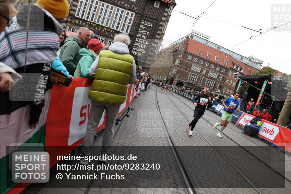 05.10.2025 - 20. swb-Marathon Bremen Yannick Fuchs http://msf.ph/oto/9283240 05.10.2025 13:00:09 Ziel 40, 689, 2186, 8351 meine-sportfotos.de