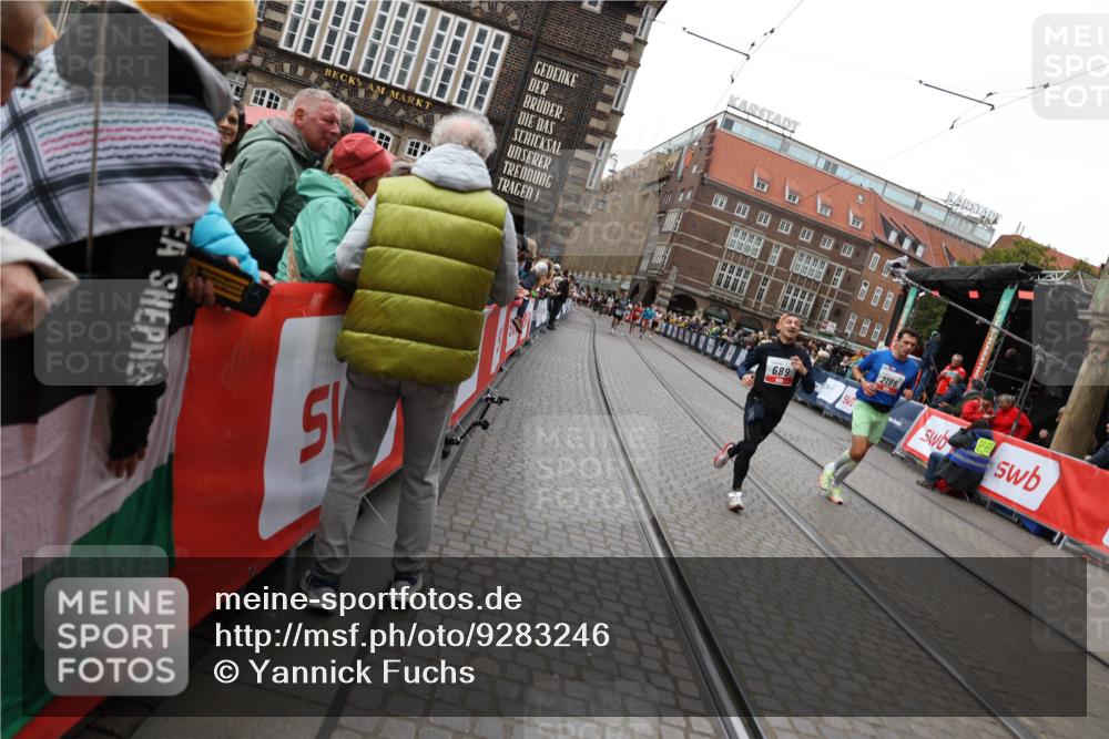 05.10.2025 - 20. swb-Marathon Bremen Yannick Fuchs http://msf.ph/oto/9283246 05.10.2025 13:00:09 Ziel 40, 689, 2186, 8351 meine-sportfotos.de