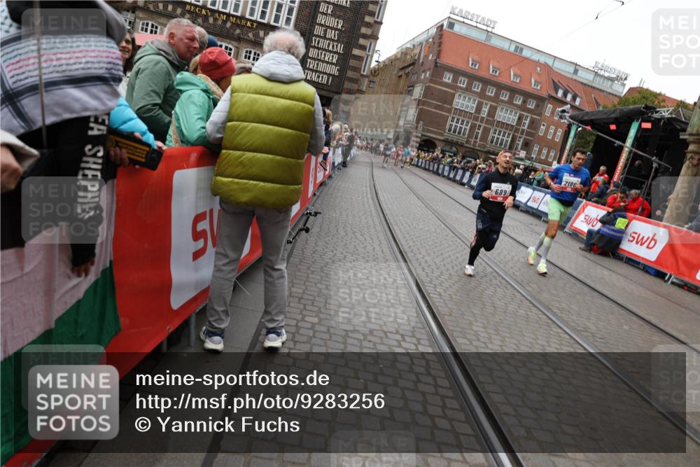 05.10.2025 - 20. swb-Marathon Bremen Yannick Fuchs http://msf.ph/oto/9283256 05.10.2025 13:00:09 Ziel 40, 689, 2186, 8351 meine-sportfotos.de