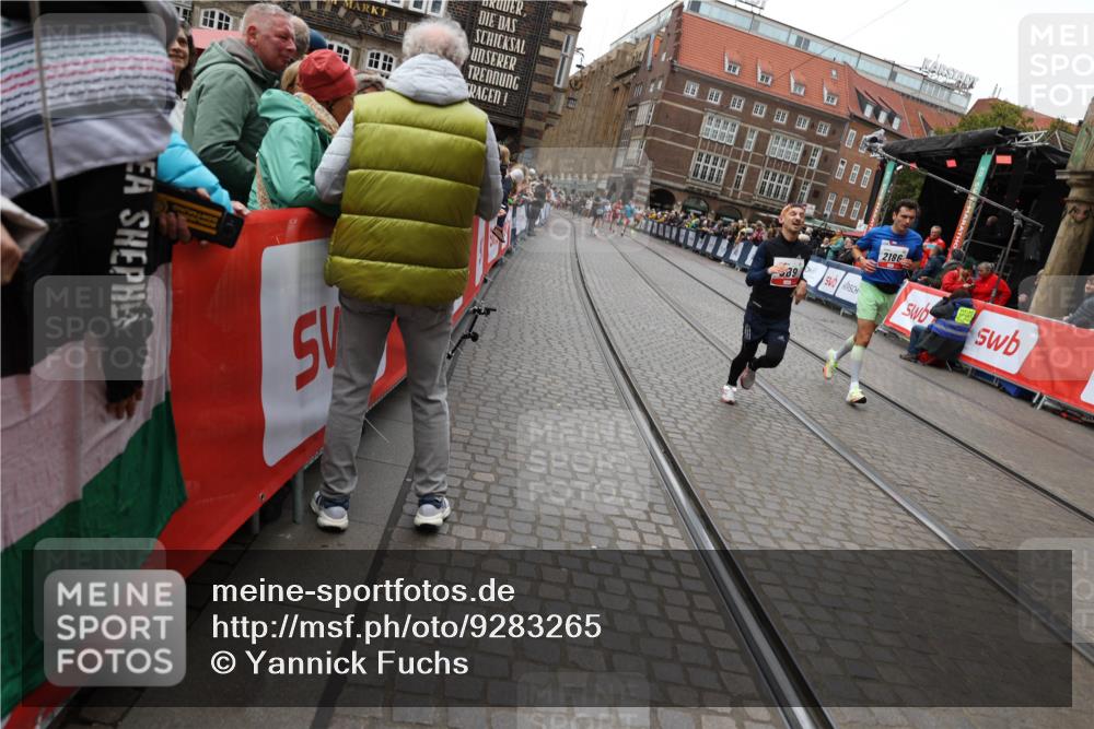 05.10.2025 - 20. swb-Marathon Bremen Yannick Fuchs http://msf.ph/oto/9283265 05.10.2025 13:00:09 Ziel 40, 689, 2186, 8351 meine-sportfotos.de