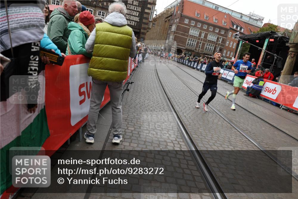 05.10.2025 - 20. swb-Marathon Bremen Yannick Fuchs http://msf.ph/oto/9283272 05.10.2025 13:00:09 Ziel 40, 689, 2186, 8351 meine-sportfotos.de