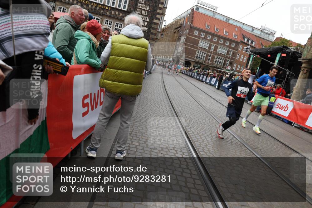 05.10.2025 - 20. swb-Marathon Bremen Yannick Fuchs http://msf.ph/oto/9283281 05.10.2025 13:00:09 Ziel 40, 689, 2186, 8351 meine-sportfotos.de